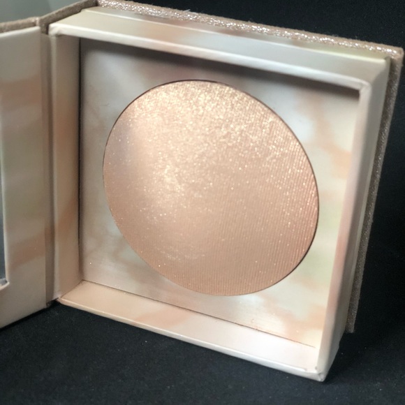 Urban Decay Naked Illuminator - Picture 2 of 2